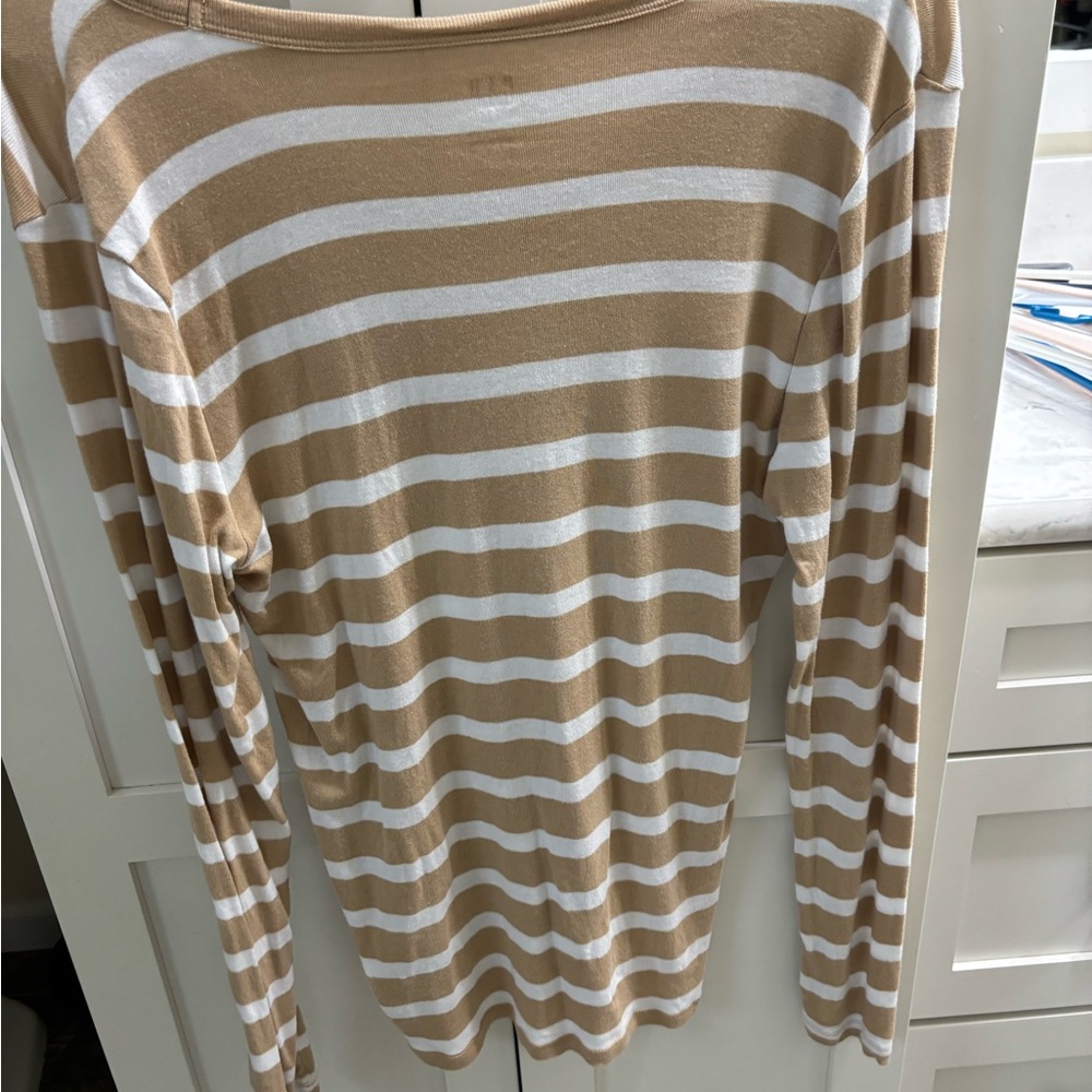 Ladies slim fitting cotton top 
Gap size Large